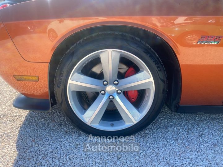 Dodge Challenger SRT8 - 4