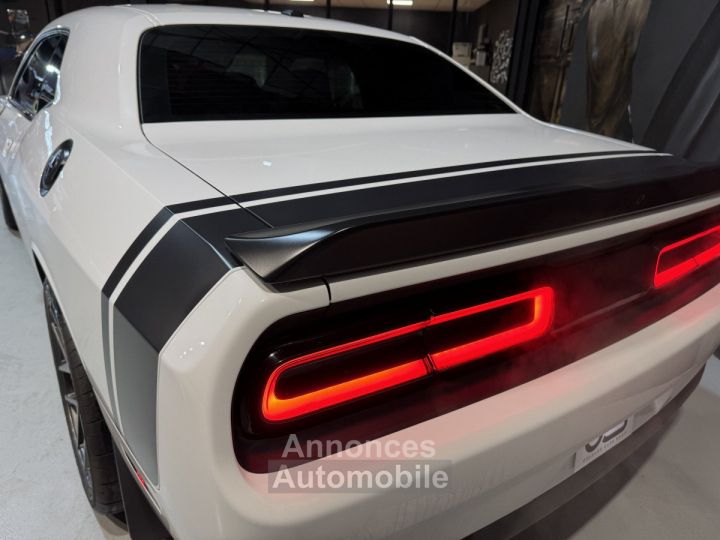 Dodge Challenger R/T SCAT PACK SHAKER V8 64 - 21