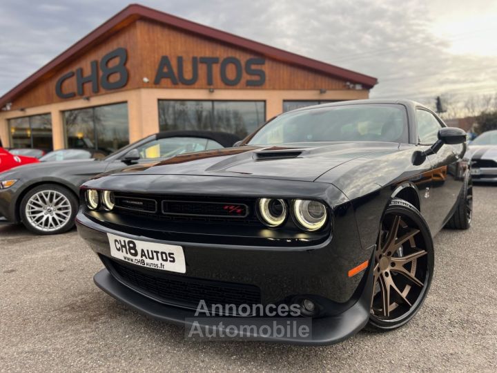 Dodge Challenger V8 64 Scat Pack 492ch boîte automatique 13280KMS NOIR JANTES 22&Prime; NAVIGATION AUDIO ALPINE *DISPONIBLE ET VISIBLE SUR NOTRE PARC* 51900 eur - 2