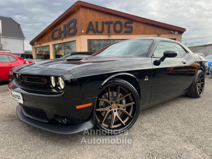 Dodge Challenger V8 64 Scat Pack 492ch boîte automatique 13280KMS NOIR JANTES 22&Prime; NAVIGATION AUDIO ALPINE *DISPONIBLE ET VISIBLE SUR NOTRE PARC* 51900 eur - 4