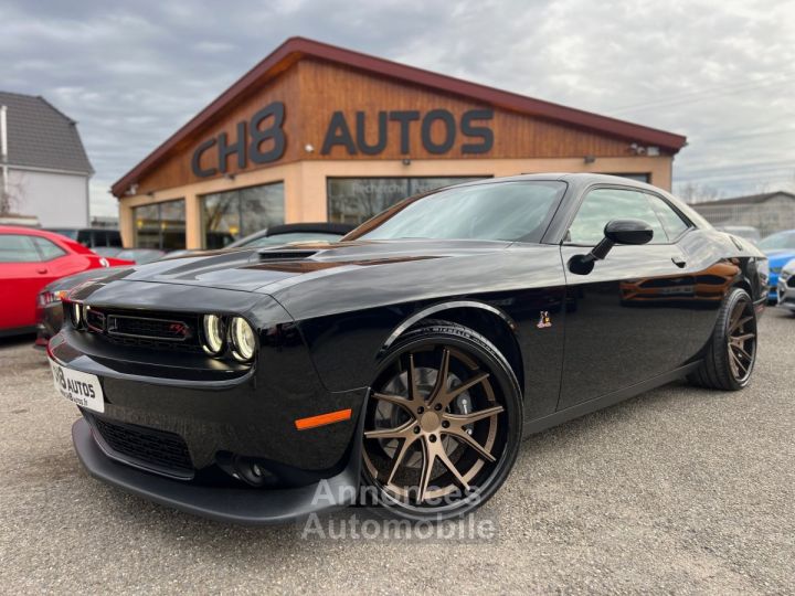 Dodge Challenger V8 64 Scat Pack 492ch boîte automatique 13280KMS NOIR JANTES 22&Prime; NAVIGATION AUDIO ALPINE *DISPONIBLE ET VISIBLE SUR NOTRE PARC* 51900 eur - 5