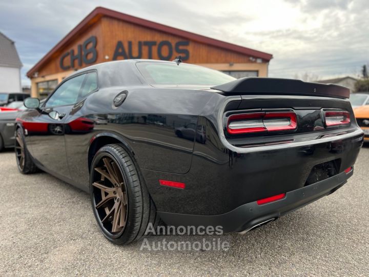 Dodge Challenger V8 64 Scat Pack 492ch boîte automatique 13280KMS NOIR JANTES 22&Prime; NAVIGATION AUDIO ALPINE *DISPONIBLE ET VISIBLE SUR NOTRE PARC* 51900 eur - 36