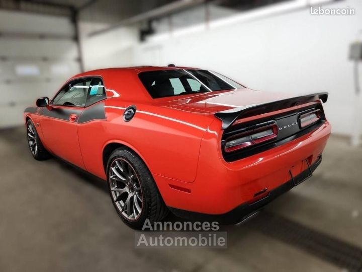 Dodge Challenger 64 SRT T-A - 3
