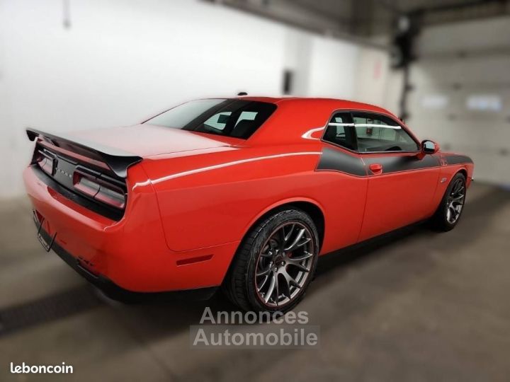 Dodge Challenger 64 SRT T-A - 4
