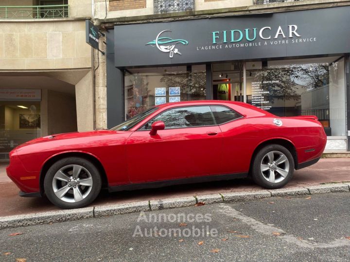 Dodge Challenger SXT Rouge - 2