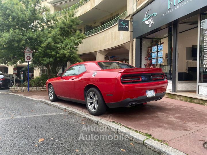 Dodge Challenger SXT Rouge - 3