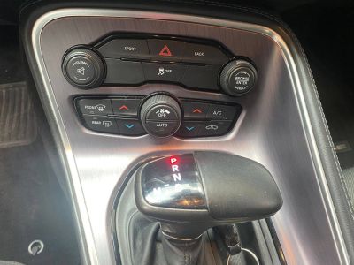 Dodge Challenger SXT Rouge   - 13