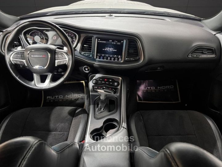 Dodge Challenger  · 64 V8 492ch · Scat Pack · Toit ouvrant · Sièges ventilés · Caméra de recul - 13