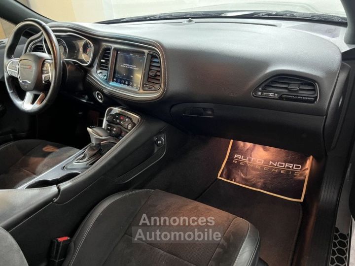 Dodge Challenger  · 64 V8 492ch · Scat Pack · Toit ouvrant · Sièges ventilés · Caméra de recul - 14