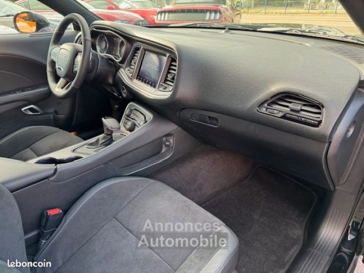 Dodge Challenger V8 64 Scat Pack noir 492ch boîte automatique 1ère main 15580kms - 3
