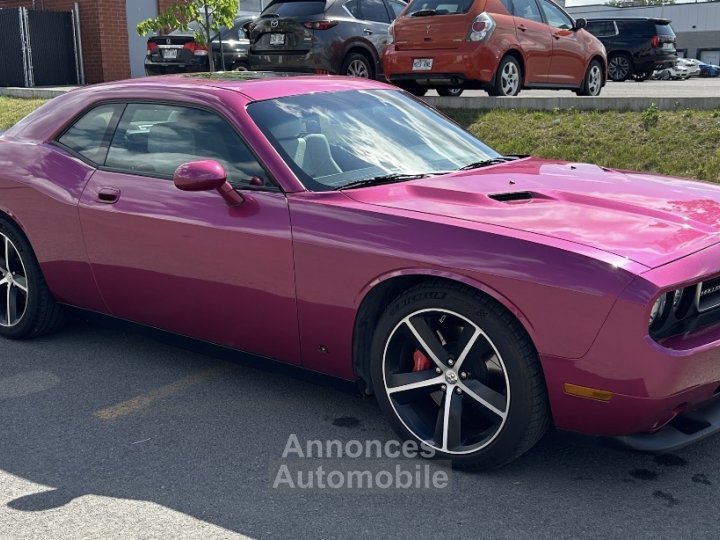 Dodge Challenger SRT8 6,1L FURIOUS FUSHIA 069/400 - 15