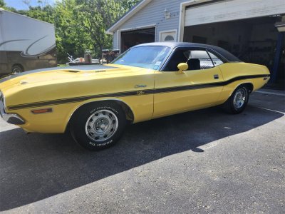 Dodge Challenger r/t    - 3