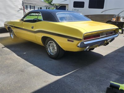 Dodge Challenger r/t    - 4