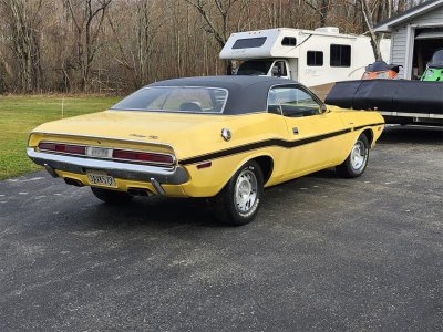 Dodge Challenger r/t    - 5