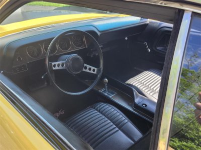 Dodge Challenger r/t    - 8