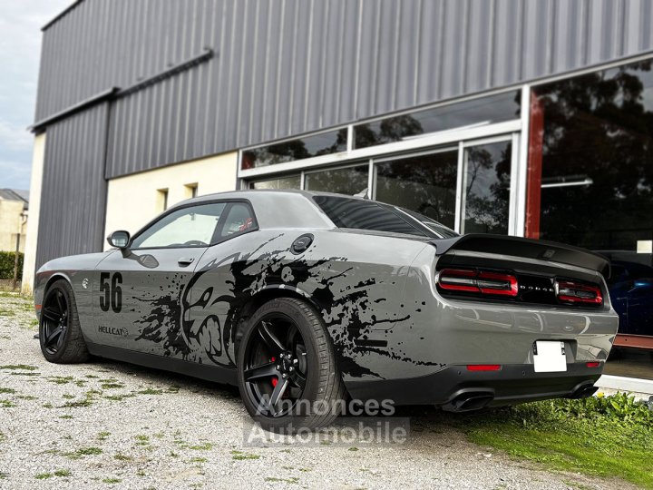 Dodge Challenger SRT Hellcat - 2