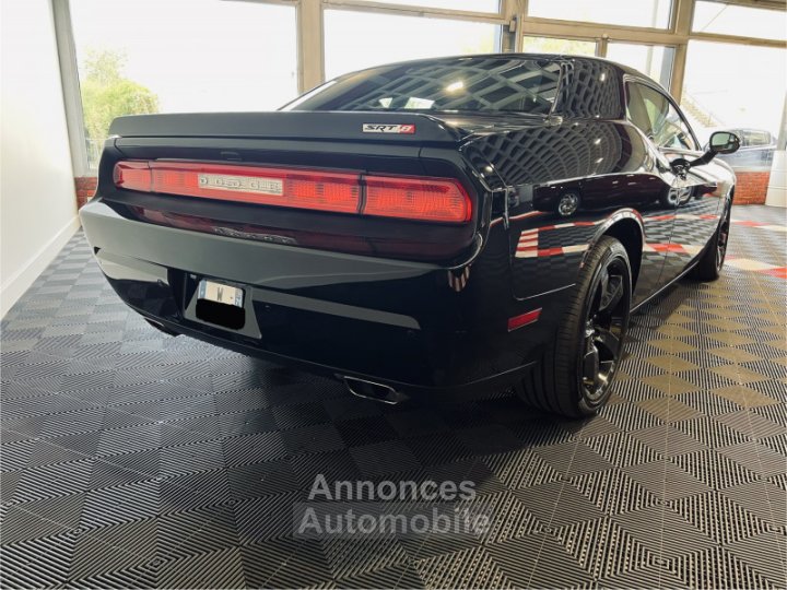 Dodge Challenger V8 64L 392CI SRT8 - 4