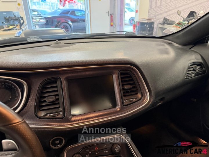 Dodge Challenger V8 64 Scatpack Shaker - 16