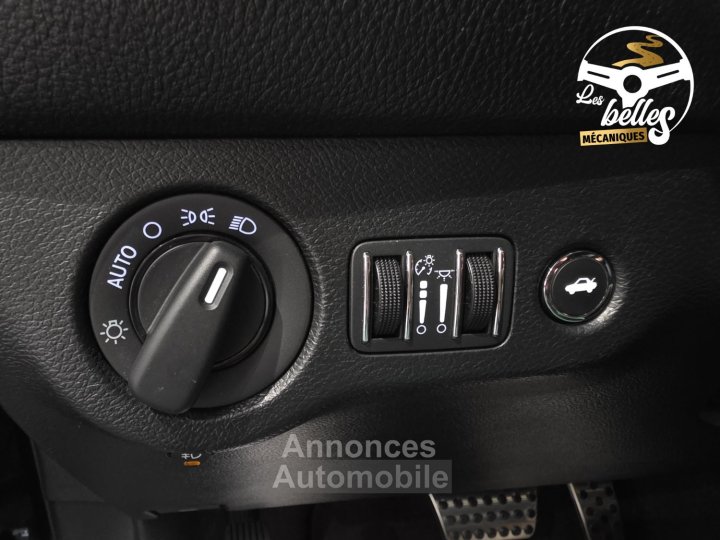 Dodge Challenger SRT HELLCAT 62L V8 HEMI SUPERCHARGED 717CV - 12