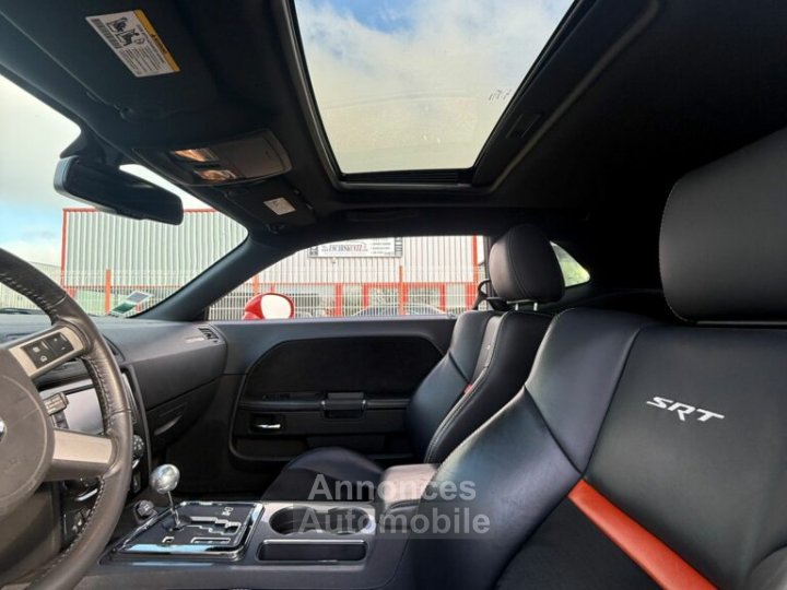 Dodge Challenger SRT8 61L - 12