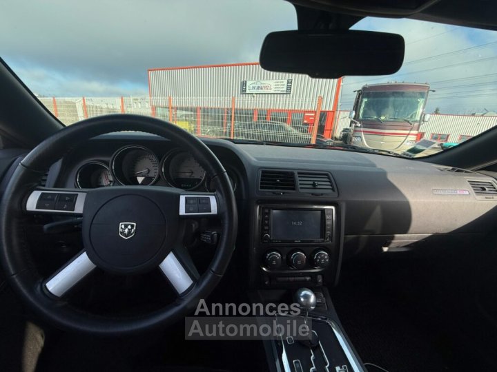 Dodge Challenger SRT8 61L - 13