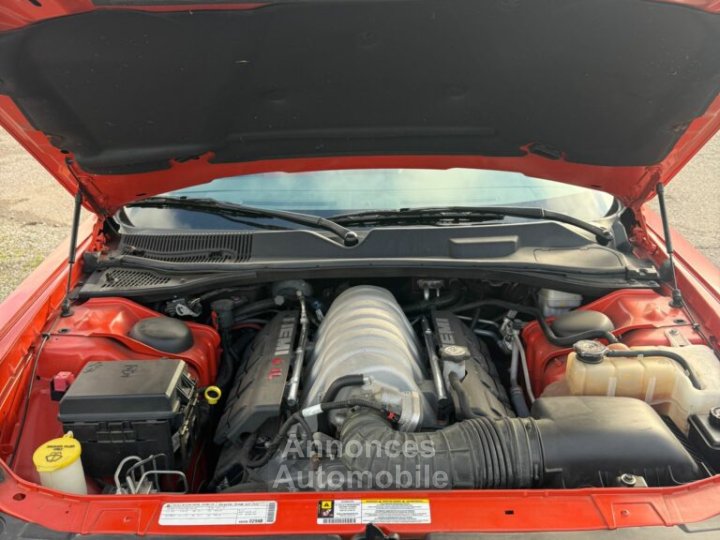Dodge Challenger SRT8 61L - 15