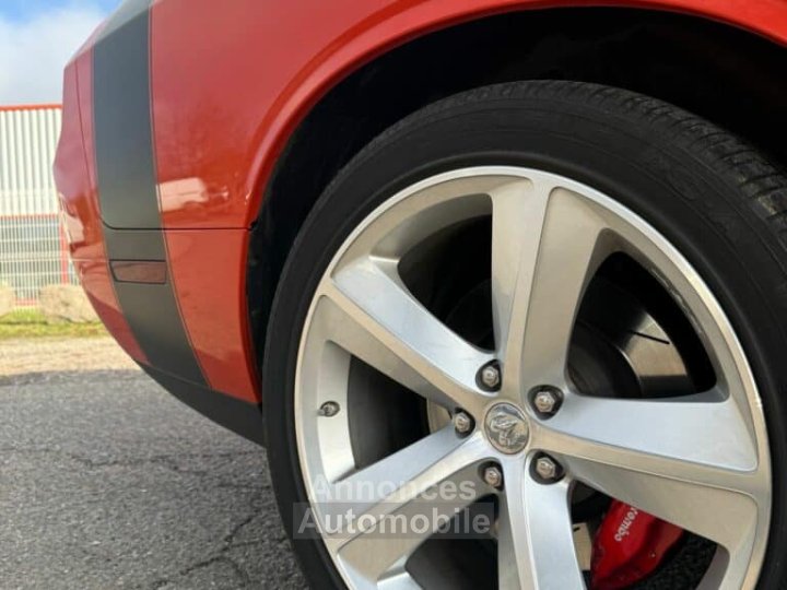 Dodge Challenger SRT8 61L - 17
