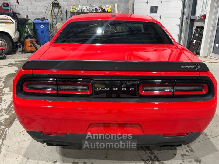 Dodge Challenger Hellcat - 27