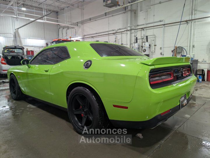 Dodge Challenger SRT 392 V8 64L HEMI - 8