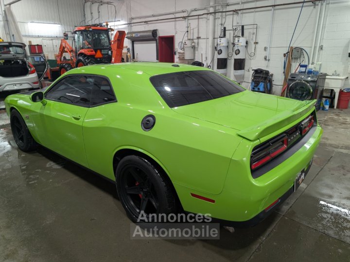 Dodge Challenger SRT 392 V8 64L HEMI - 9