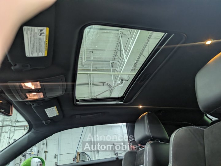 Dodge Challenger SRT 392 V8 64L HEMI - 27