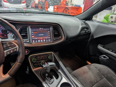 Dodge Challenger SRT 392 V8 64L HEMI - 25