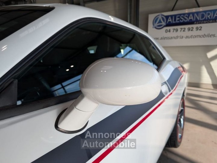 Dodge Challenger 57L V8 HEMI MDS VVT - 16