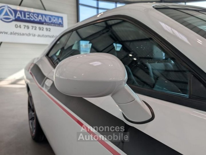 Dodge Challenger 57L V8 HEMI MDS VVT - 17