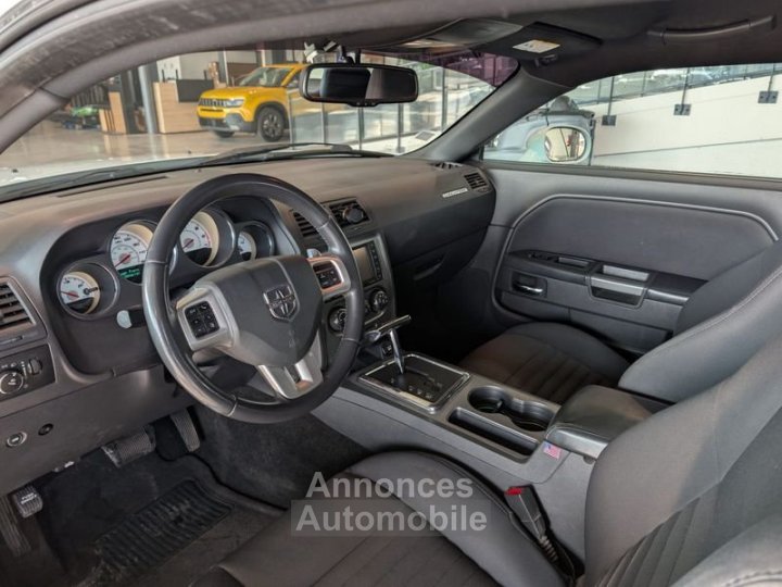 Dodge Challenger 57L V8 HEMI MDS VVT - 21