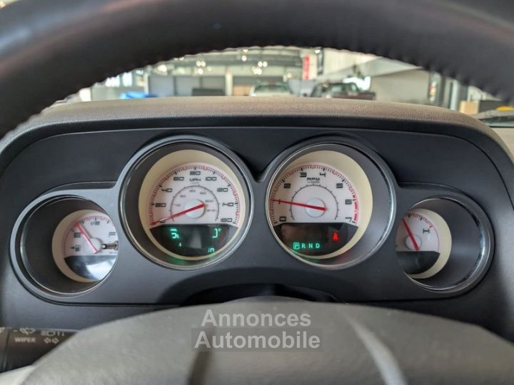 Dodge Challenger 57L V8 HEMI MDS VVT - 27