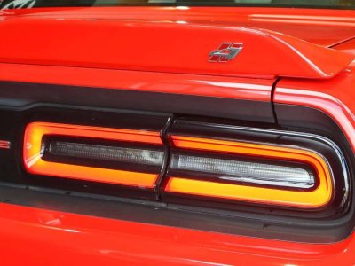 Dodge Challenger SXT * V6 36 * 309 ch * AWD * Go Mango * CarPlay   - 8