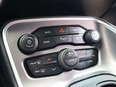 Dodge Challenger SXT * V6 36 * 309 ch * AWD * Go Mango * CarPlay   - 17