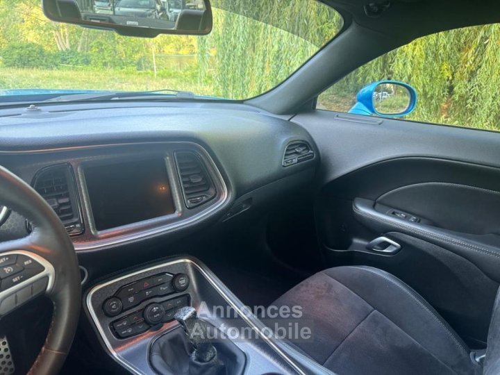 Dodge Challenger R/T V8 57 HEMI - 24
