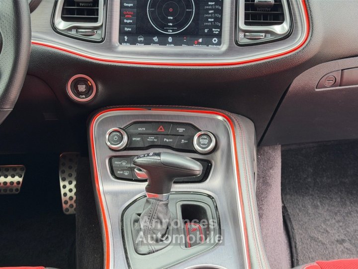 Dodge Challenger R/T SCAT PACK SHAKER - 12