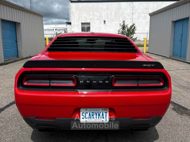 Dodge Challenger HELLCAT - 4