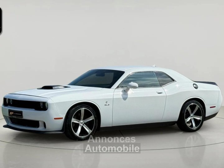 Dodge Challenger 57 V8 HEMI 377 ch * Bo&icirc;te Auto * Cam&eacute;ra de Recul * Bi-X&eacute;non * Si&egrave;ges Chauffants * Sonorit&eacute; V8 - 5