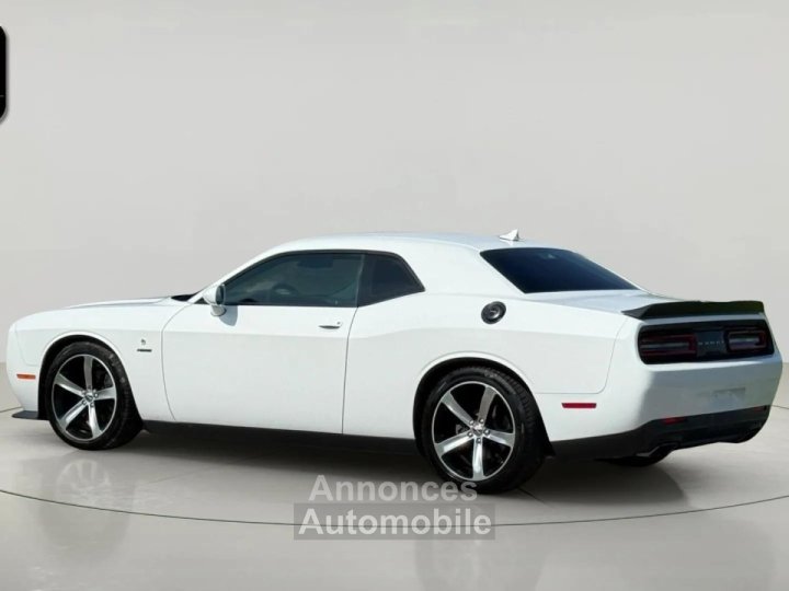 Dodge Challenger 57 V8 HEMI 377 ch * Bo&icirc;te Auto * Cam&eacute;ra de Recul * Bi-X&eacute;non * Si&egrave;ges Chauffants * Sonorit&eacute; V8 - 6