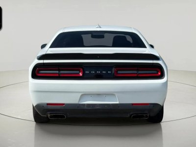 Dodge Challenger 57 V8 HEMI 377 ch * Bo&icirc;te Auto * Cam&eacute;ra de Recul * Bi-X&eacute;non * Si&egrave;ges Chauffants * Sonorit&eacute; V8   - 7