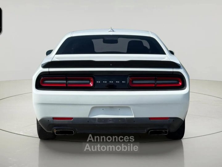 Dodge Challenger 57 V8 HEMI 377 ch * Bo&icirc;te Auto * Cam&eacute;ra de Recul * Bi-X&eacute;non * Si&egrave;ges Chauffants * Sonorit&eacute; V8 - 7
