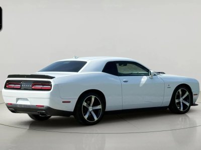 Dodge Challenger 57 V8 HEMI 377 ch * Bo&icirc;te Auto * Cam&eacute;ra de Recul * Bi-X&eacute;non * Si&egrave;ges Chauffants * Sonorit&eacute; V8   - 8
