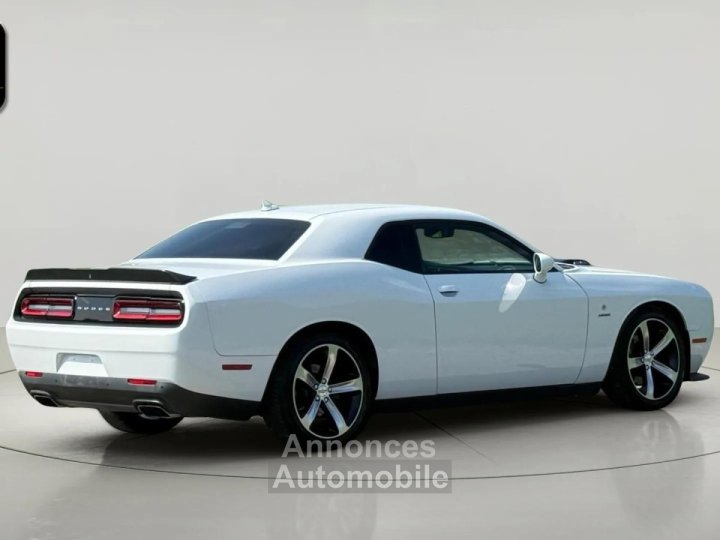 Dodge Challenger 57 V8 HEMI 377 ch * Bo&icirc;te Auto * Cam&eacute;ra de Recul * Bi-X&eacute;non * Si&egrave;ges Chauffants * Sonorit&eacute; V8 - 8