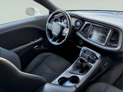 Dodge Challenger 57 V8 HEMI 377 ch * Bo&icirc;te Auto * Cam&eacute;ra de Recul * Bi-X&eacute;non * Si&egrave;ges Chauffants * Sonorit&eacute; V8   - 16