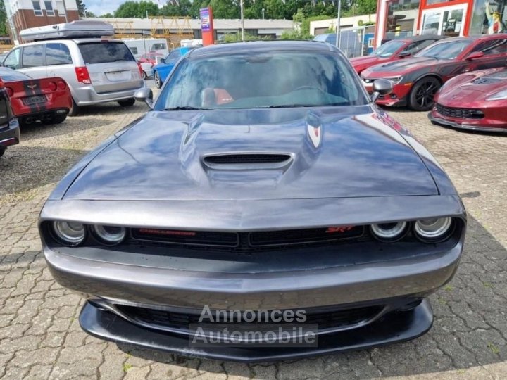 Dodge Challenger SRT 392 64 V8 HEMI - 2