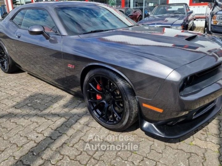 Dodge Challenger SRT 392 64 V8 HEMI - 3